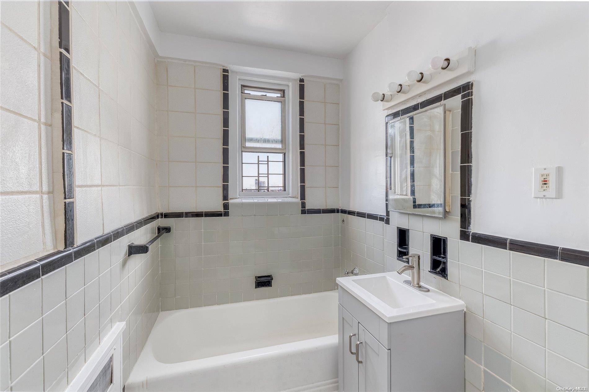 Brooklyn, NY 11207,224 Highland Blvd #204