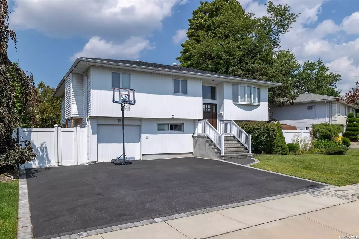 Bethpage, NY 11714,21 Keats CT