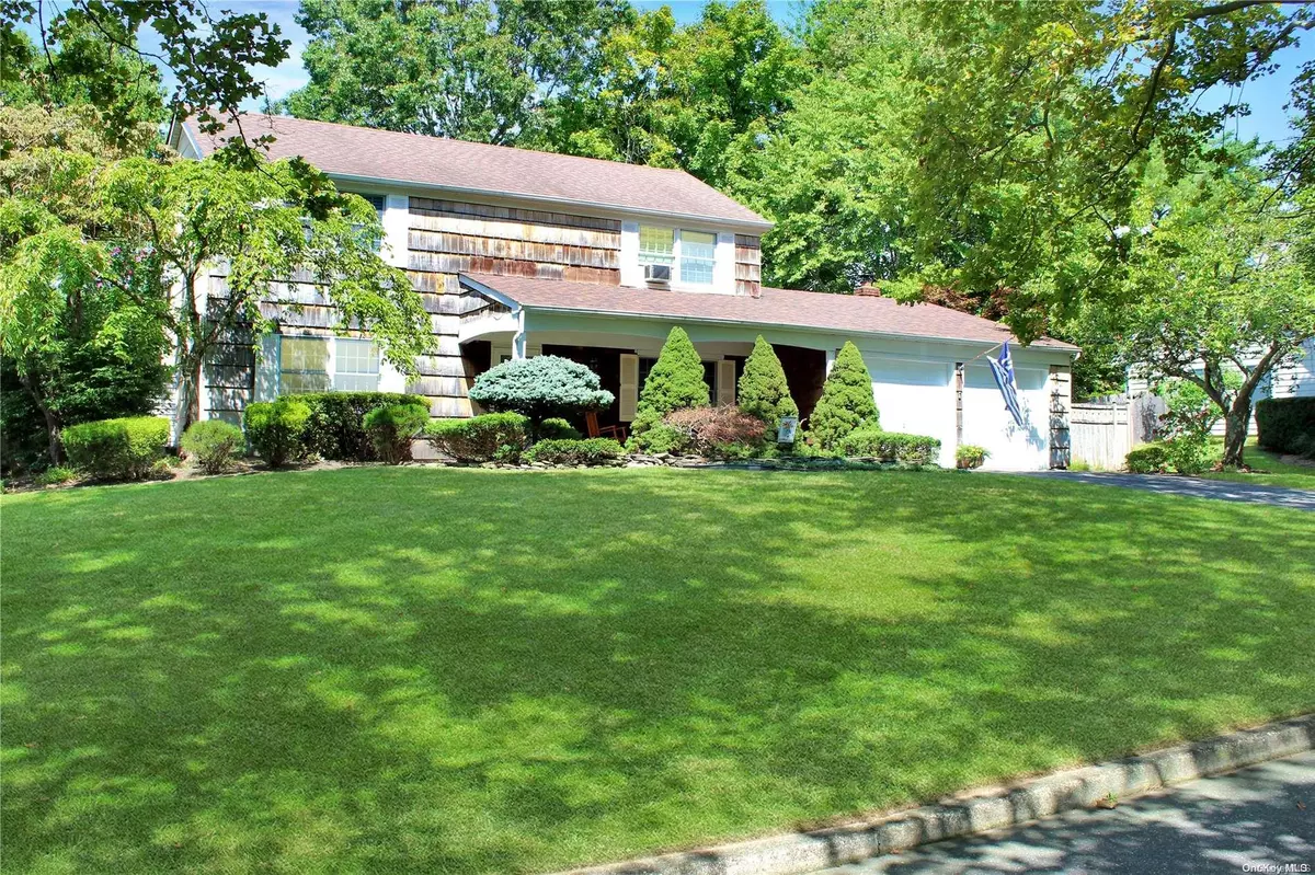 Stony Brook, NY 11790,23 Mosshill PL