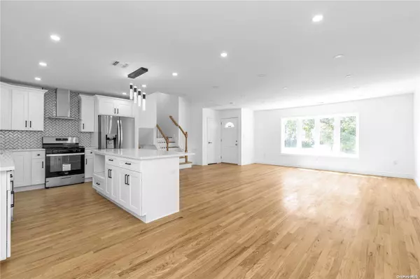 Plainview, NY 11803,101 Grohmans LN