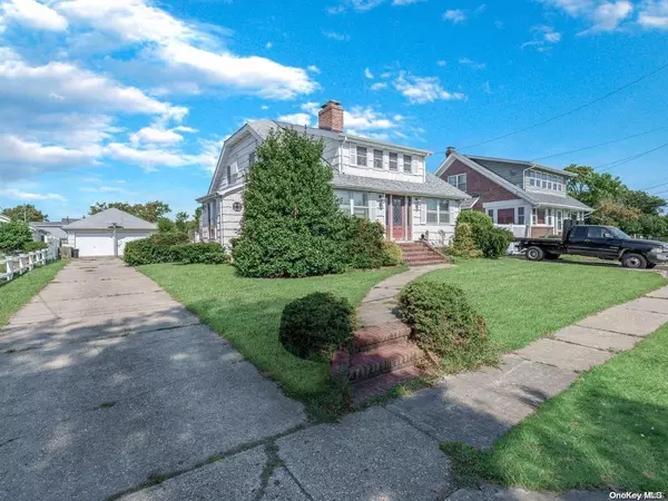 Amityville, NY 11701,7 Unqua PL