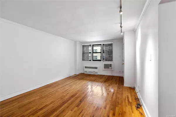 Jackson Heights, NY 11372,37-30 73 ST #5D