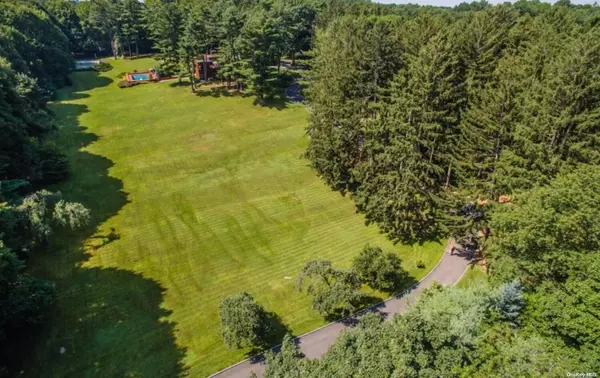 Locust Valley, NY 11560,253 Lattingtown RD