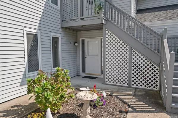 Saint James, NY 11780,221 W Elton CT #221