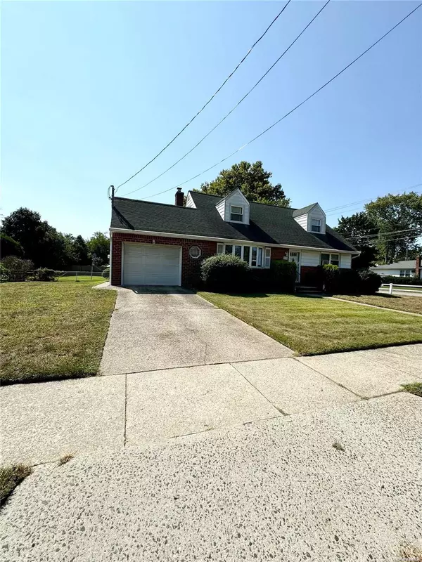 East Meadow, NY 11554,438 Von Elm AVE