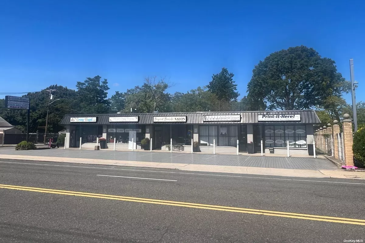 Massapequa, NY 11758,185A Jerusalem AVE