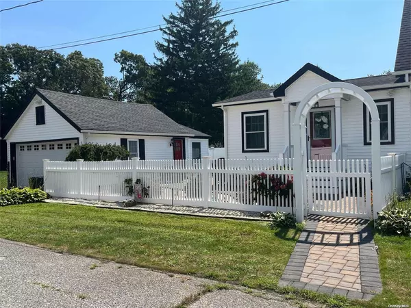 Bayport, NY 11705,559 Gillette AVE