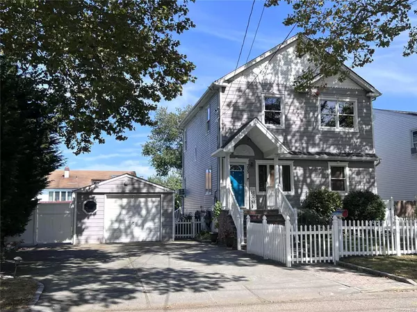 Lindenhurst, NY 11757,255 Granada Pkwy