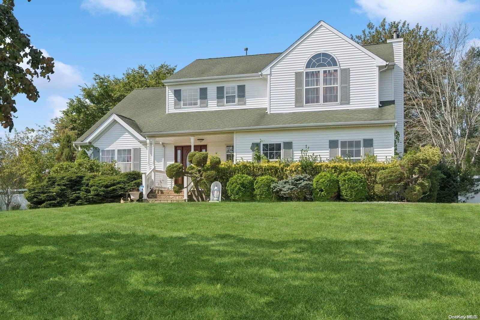111 Vista LN, Manorville, NY 11949