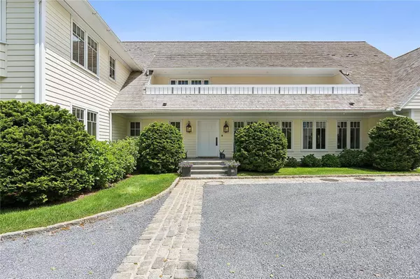 Southampton, NY 11968,48 Cobblefield LN