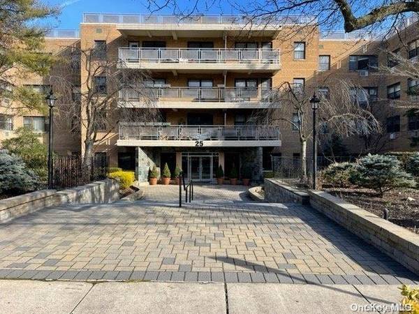 25 Park PL #3A, Great Neck, NY 11021