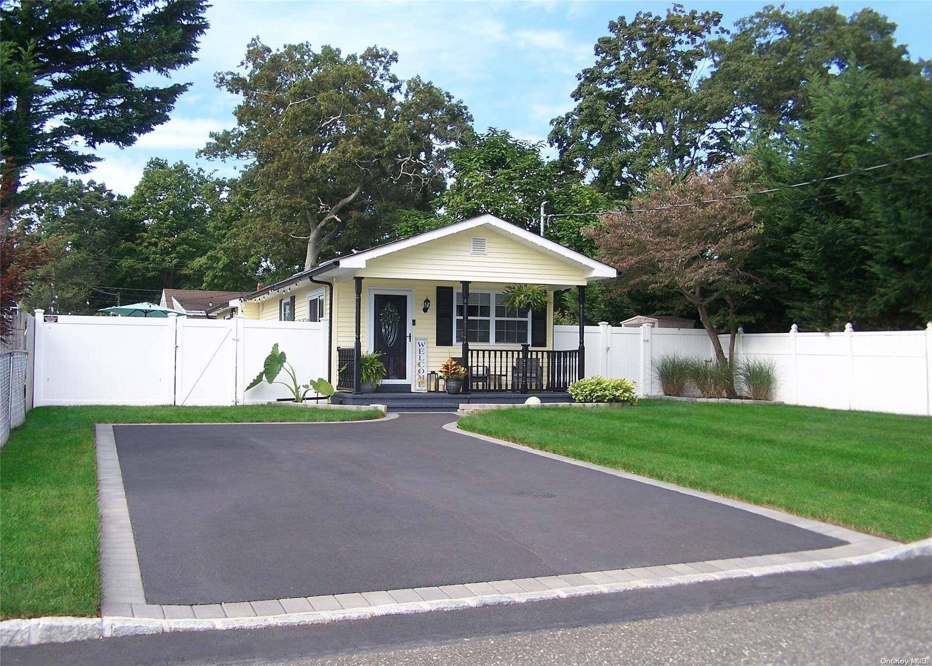 49 Cooke AVE, Holtsville, NY 11742