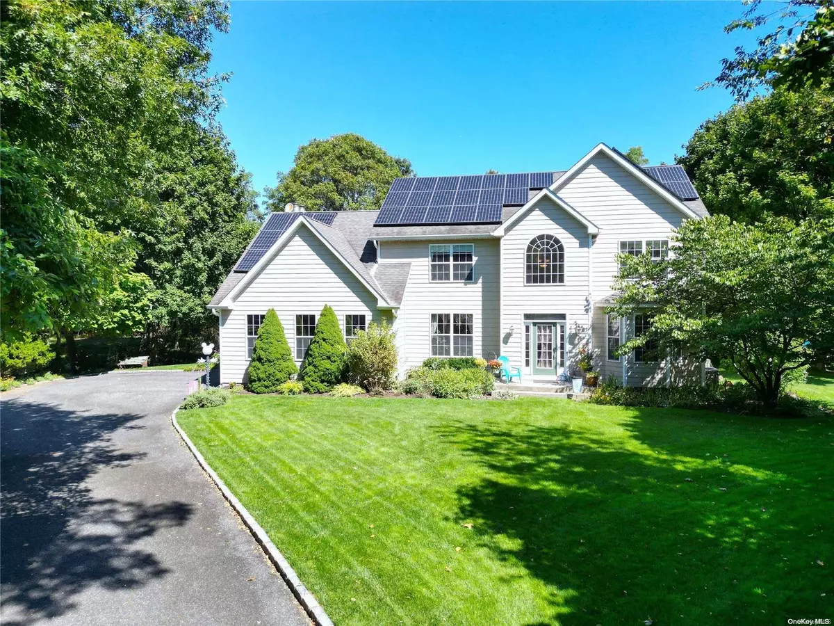 East Quogue, NY 11942,7 Vail AVE