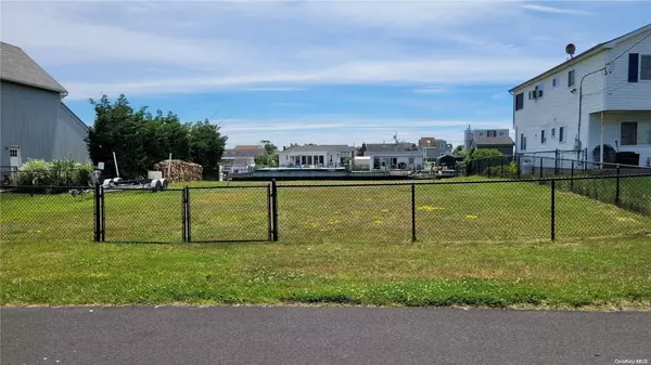 Shirley, NY 11967,Lyndale Court