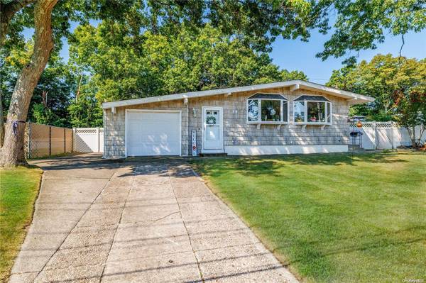 Ronkonkoma, NY 11779,38 Kayron DR