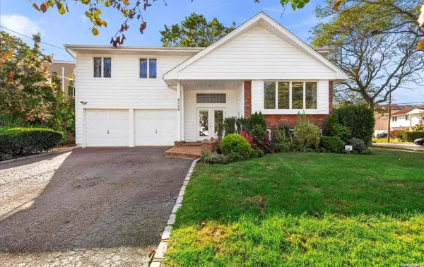 2028 Ellen DR, Merrick, NY 11566