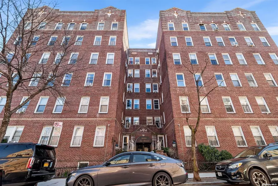 35-05 72nd ST #3G, Jackson Heights, NY 11372