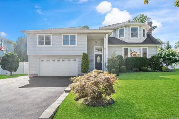 Syosset, NY 11791,17 Azalea DR