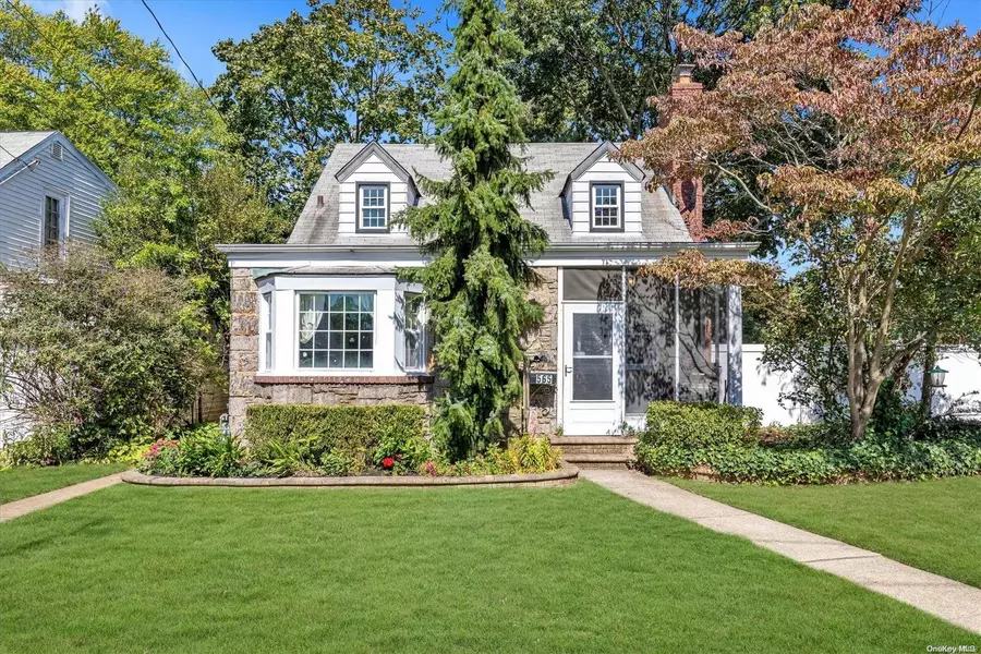 565 Westminster RD, North Baldwin, NY 11510