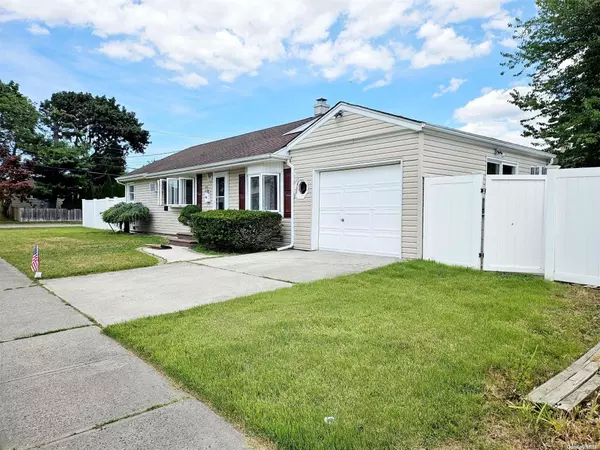 198 N 2nd ST, Bethpage, NY 11714