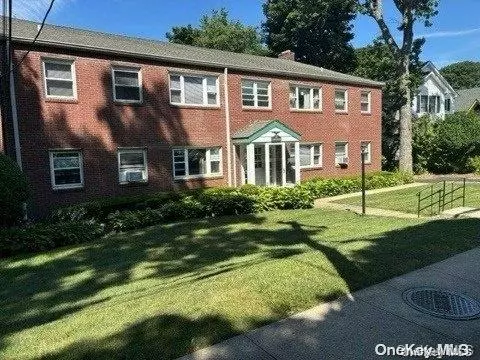 Northport, NY 11768,143 Laurel AVE #3