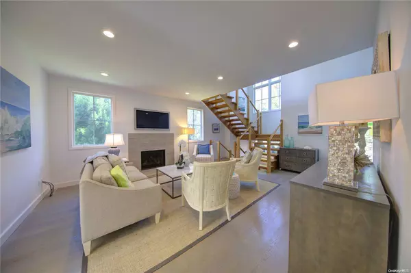 East Hampton, NY 11937,2 Crystal Mews LN