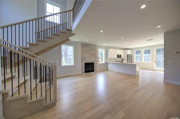 East Hampton, NY 11937,6 Crystal Mews LN