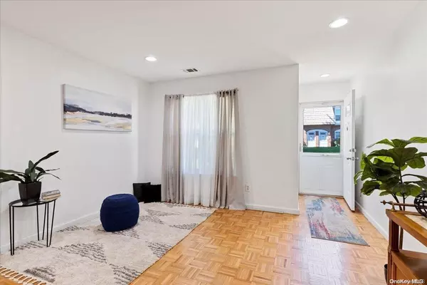 Wheatley Heights, NY 11798,175 Main AVE #122