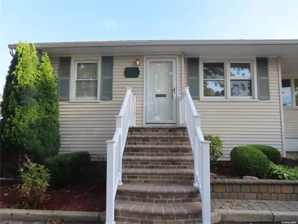 723 Montauk HWY #2, West Islip, NY 11795