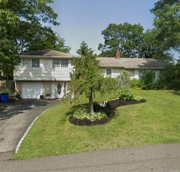 Patchogue, NY 11772,152 Swan Lake DR