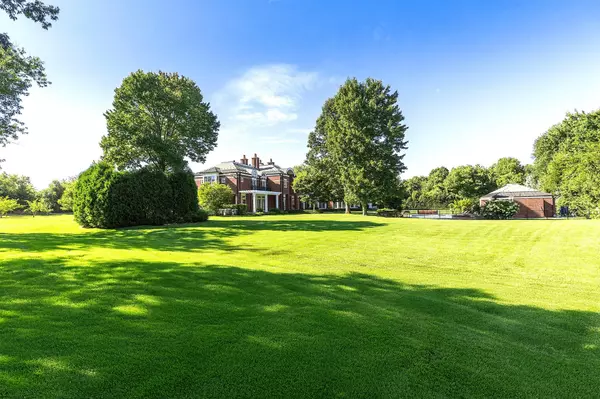 Brookville, NY 11548,11 Dupont CT