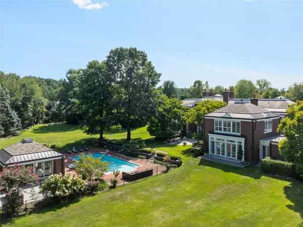 Brookville, NY 11548,11 Dupont CT