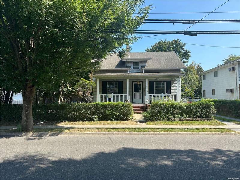 23 S Bayles AVE, Port Washington, NY 11050