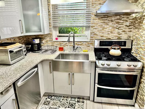 East Elmhurst, NY 11369,97-17 31st AVE