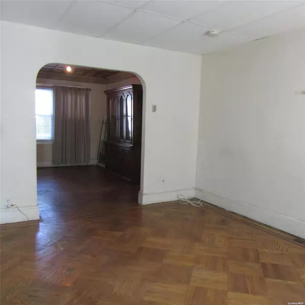 Glendale, NY 11385,78-55 74 ST