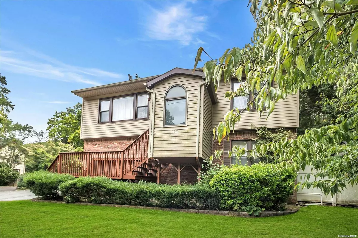 Woodbury, NY 11797,208 Woodbury RD