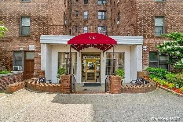 Forest Hills, NY 11375,71-11 Yellowstone BLVD #2D