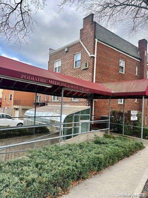 Rego Park, NY 11374,85-01 67th DR