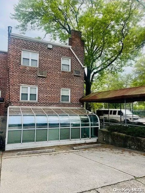 Rego Park, NY 11374,85-01 67th DR