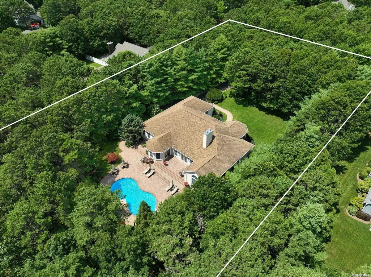 East Quogue, NY 11942,131 Malloy DR