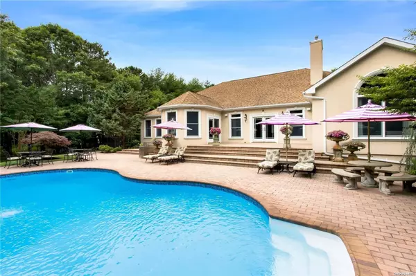 East Quogue, NY 11942,131 Malloy DR