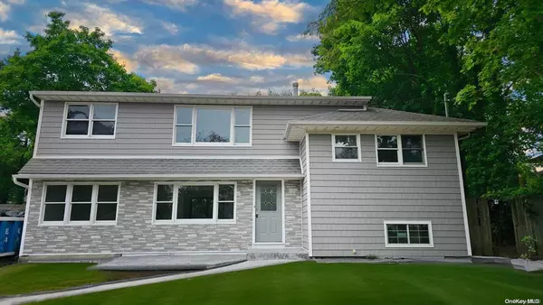 33 Wiltshire DR, Commack, NY 11725