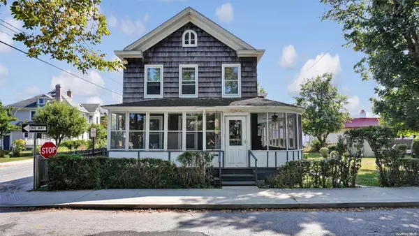 Greenport, NY 11944,285 Park ST