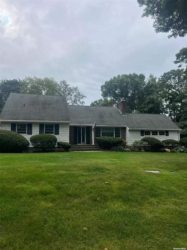 Huntington, NY 11743,14 Beaverhill LN