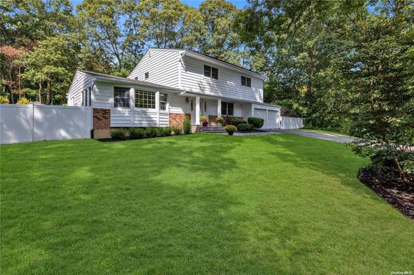 Northport, NY 11768,15 Josephine LN