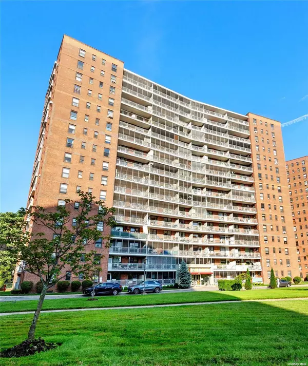 Rego Park, NY 11374,61-35 98th Street #15E