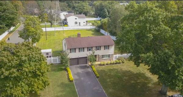 East Northport, NY 11731,12 Shari LN