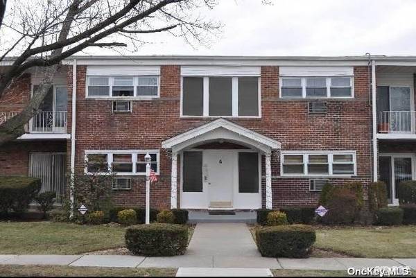 10 Ivy ST #5B, Farmingdale, NY 11735