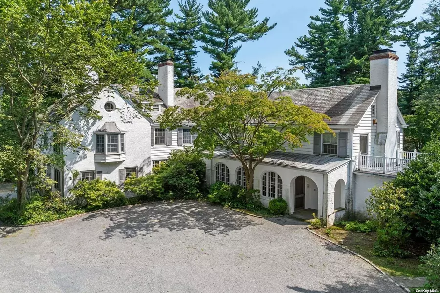 355 Wheatley RD, Old Westbury, NY 11568