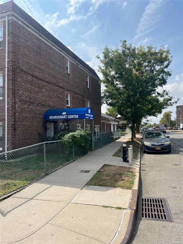 80-02 165th ST, Hillcrest (queens), NY 11432